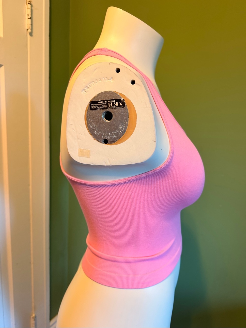 Seamless Ribbed Crop Tank Top - Pink - Picture 3 of 4